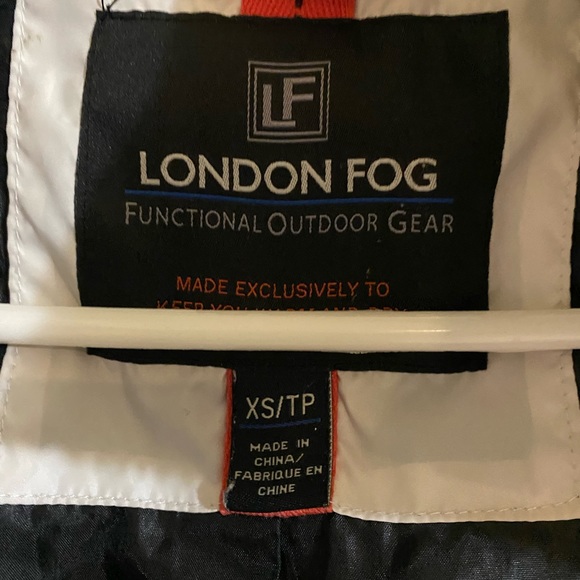 London fog woman’s coat. - Picture 2 of 5